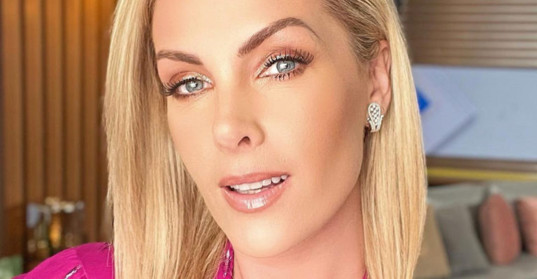 Ana Hickmann Chama A Aten O Vestido Rosa E Comemora Dia Das