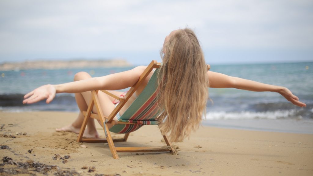 Assim como loiro, mega hair exige cuidados especiais durante verão; saiba quais!